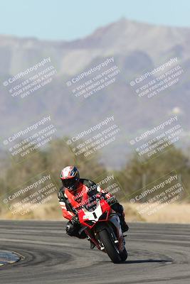 media/Dec-04-2025-Racers Edge (Thu) [[5ebc9f124d]]/3-B Group/1-Session 1 (Turn 7)/